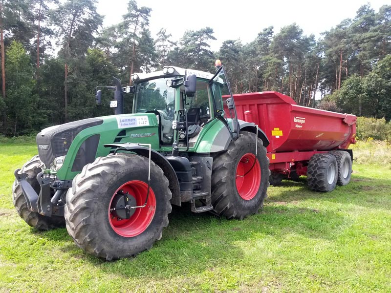 Trecker mit Anhänger